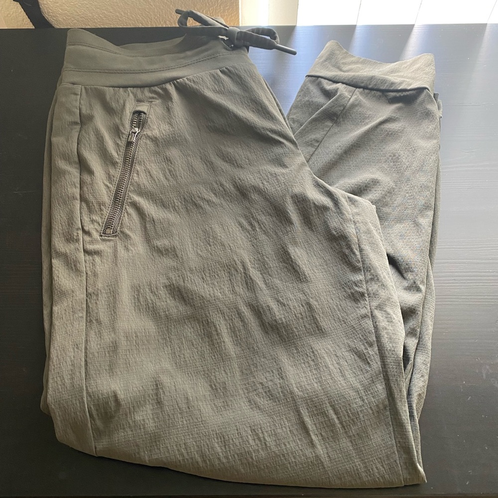 Athleta Trekke North Jogger Mountain Olive 6P